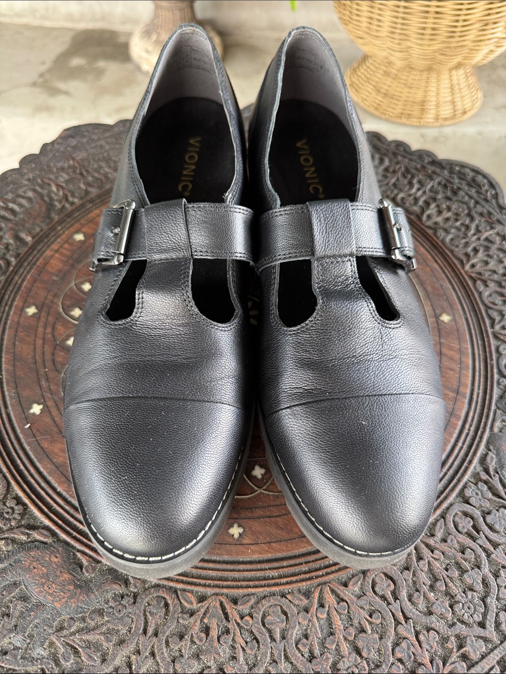 Vionic Carmen Black Leather T-Strap Comfort Flats